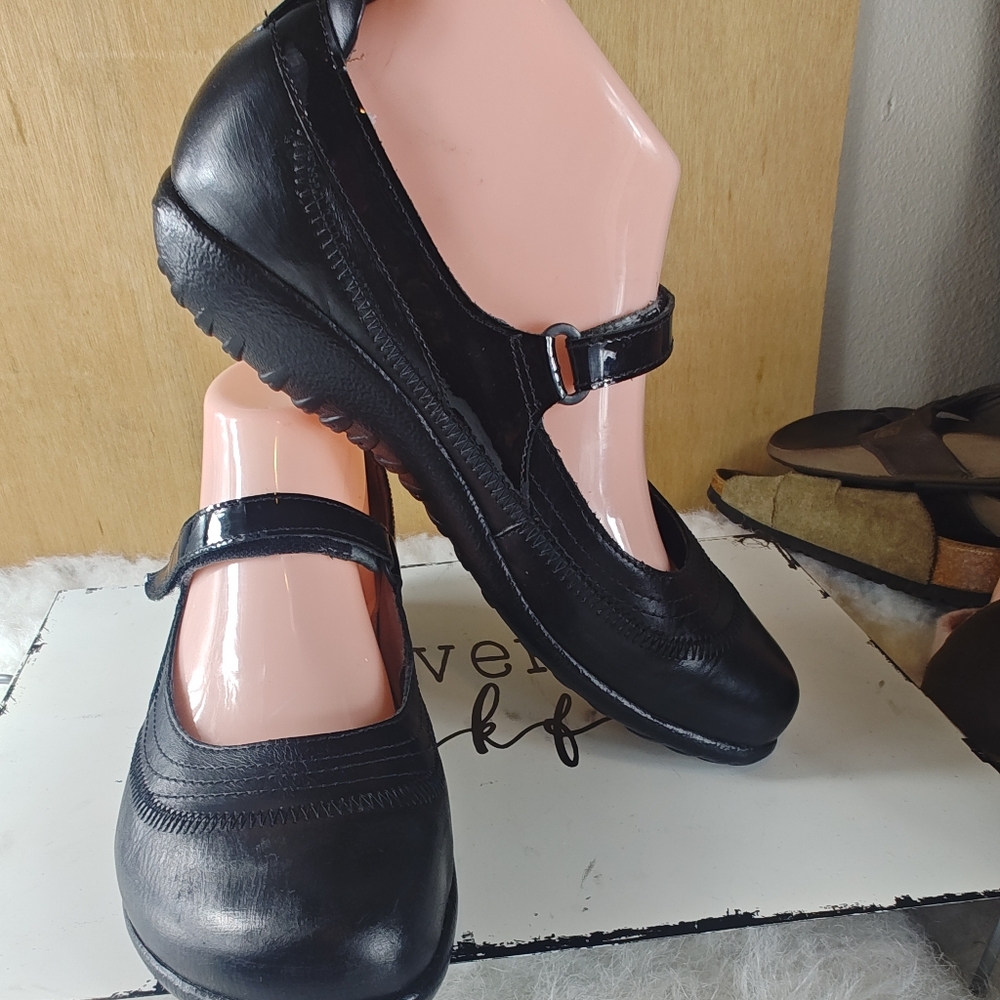 Naot Black Leather Mary Jane Shoes EUR 39 - Picture 3 of 10